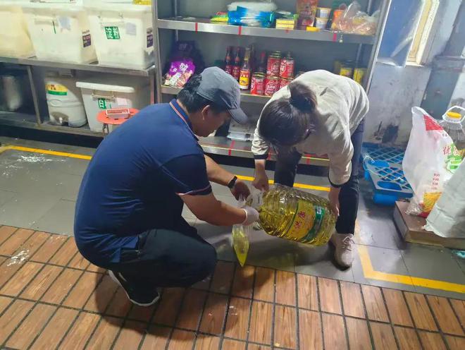 筑牢升學宴食品安全防線——濟南平陰縣市場監(jiān)管局開展肉制品及副產品加工專項抽檢